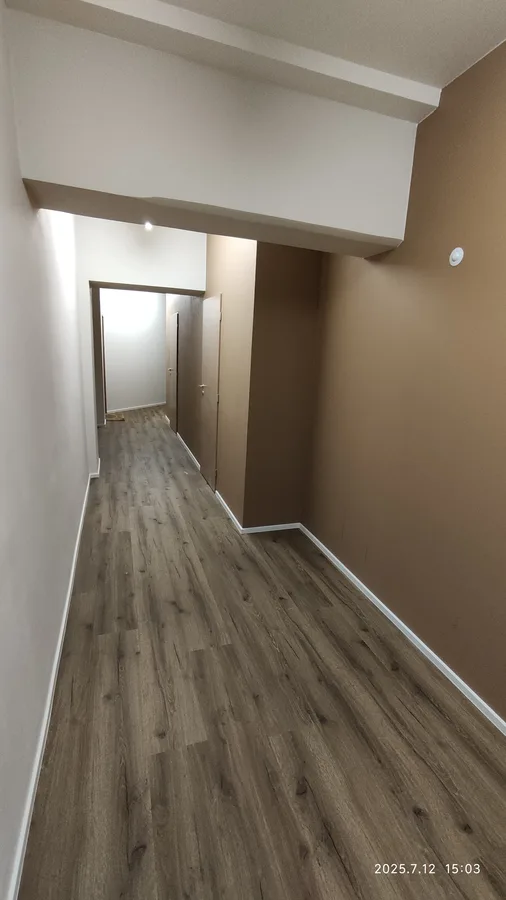 Učebna je na konci této chodby